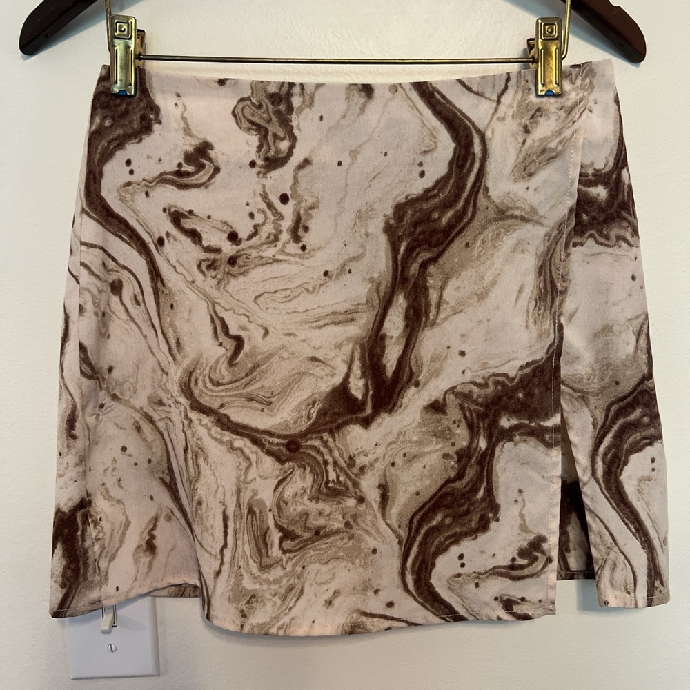 Marble Print Mini Skirt size small with side slit & Side Zipper, barely worn